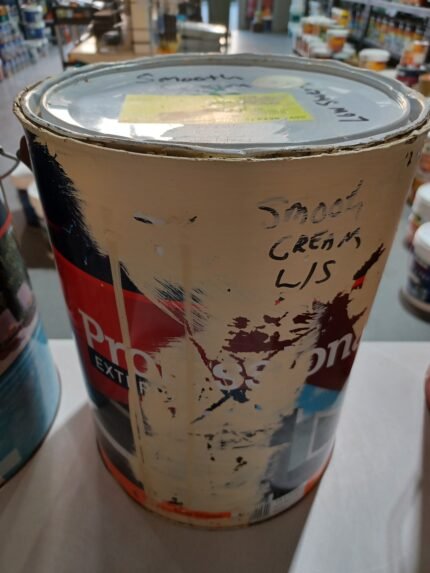 Dulux Professional - Smooth Cream - 4 litres for $20